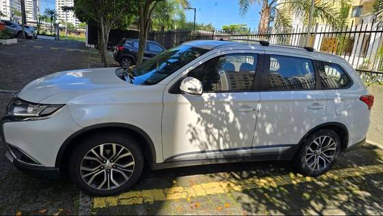 MITSUBISHI OUTLANDER 2.0 COMFORT 16V GASOLINA 4P AUTOMÁTICO MITSUBISHI OUTLANDER 2.0 COMFORT 16V GASOLINA 4P AUTOMÁTICO